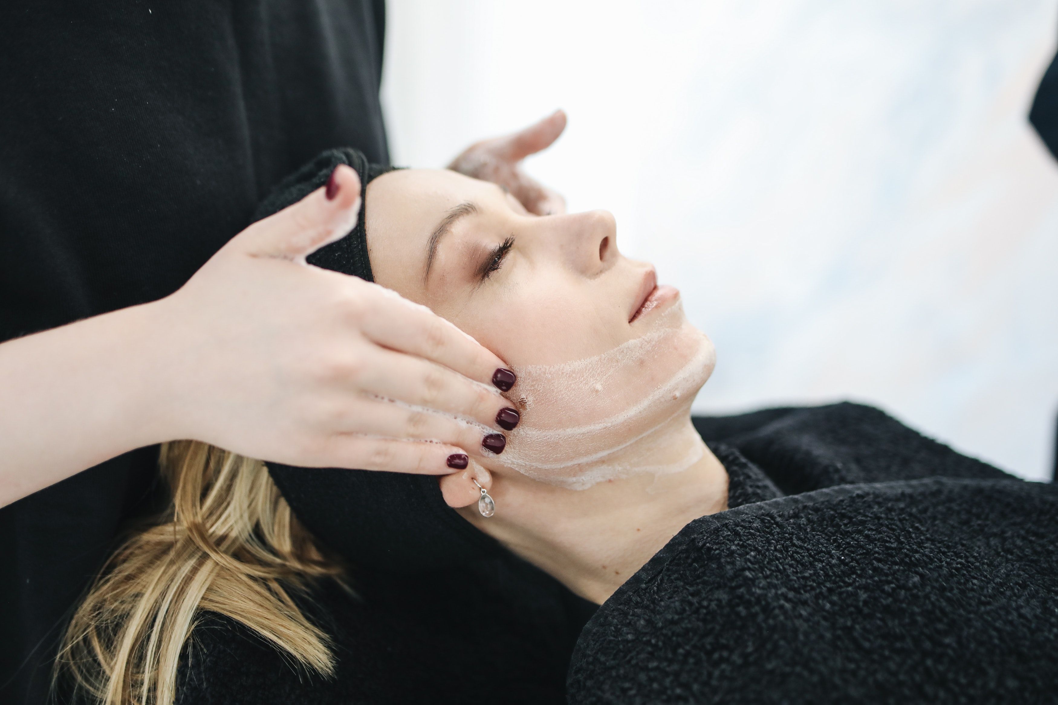 Thumbnail Cerahkan Wajah Anda dengan Treatment Rejuvenation dan Whitening 1